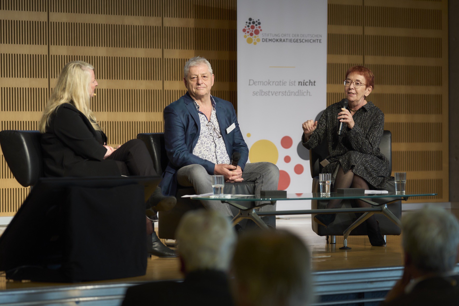 Dr. Lale Akgün und Nedim Hazar, Nationalbilbiothek Frankfurt, 28.10.2024. Foto Alexander Paul Englert