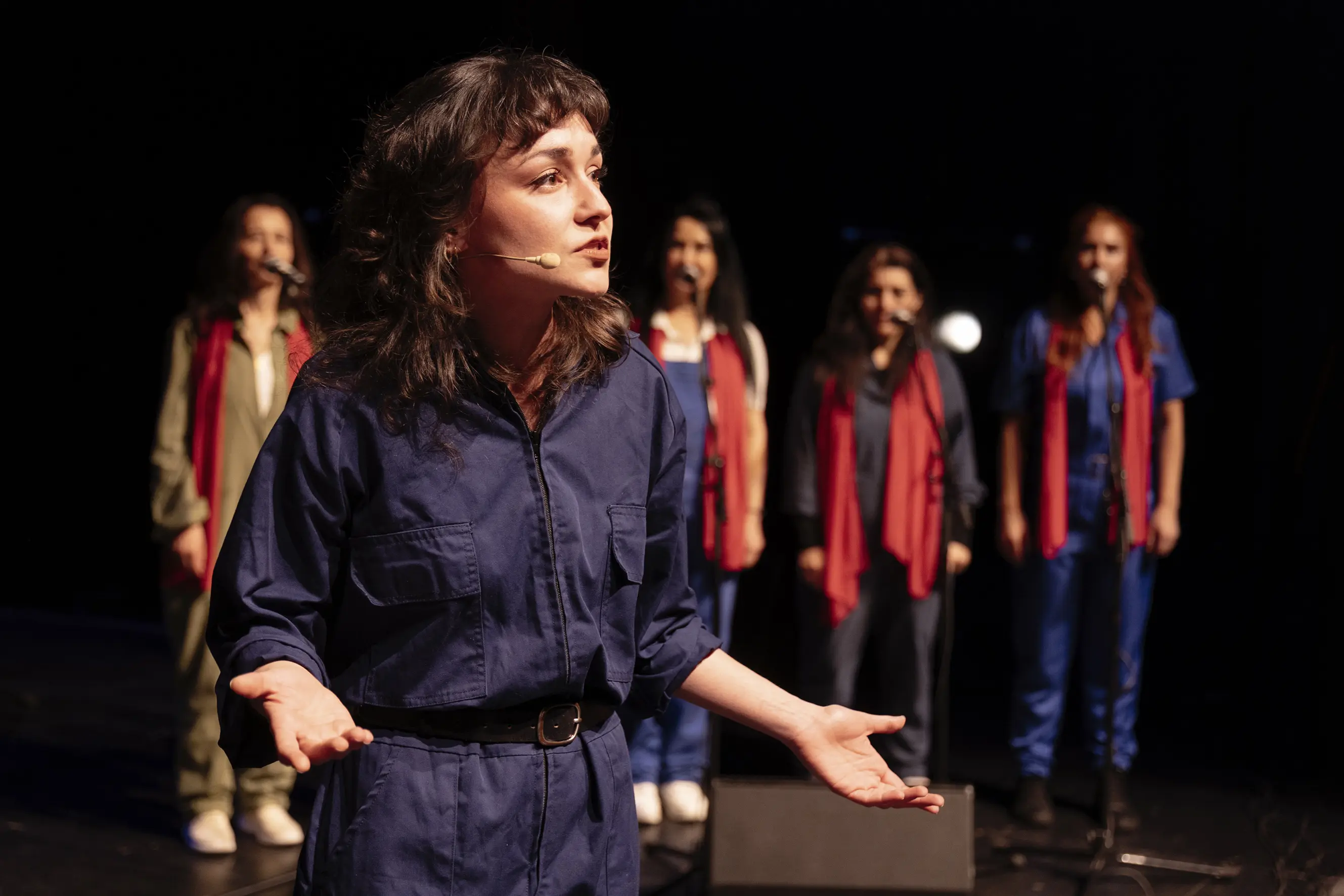 Zeynep Topal als Emine in Baha und die wilden Siebziger